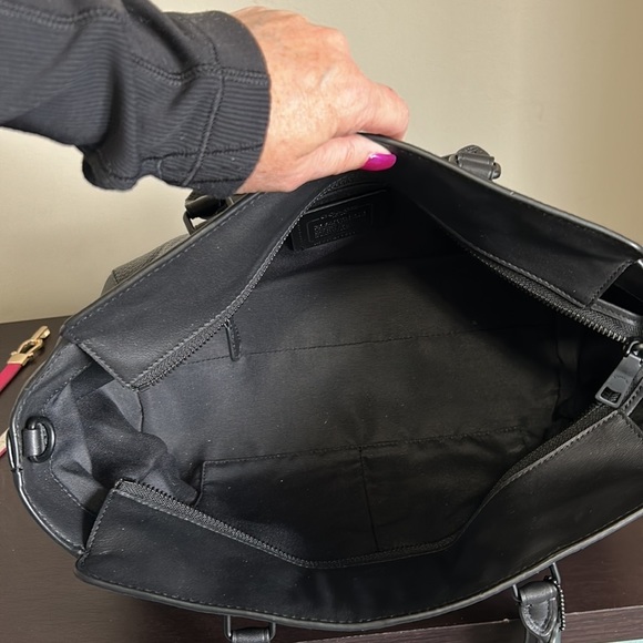 COACH Swagger 27 Glovetanned Leather
Satchel Black Purse Blackend Hardware Logo - Picture 9 of 10